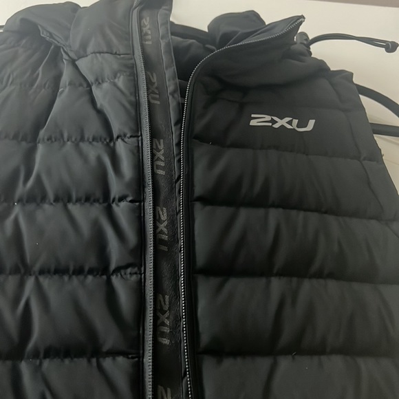 2XU Puffer Vest - Picture 2 of 5